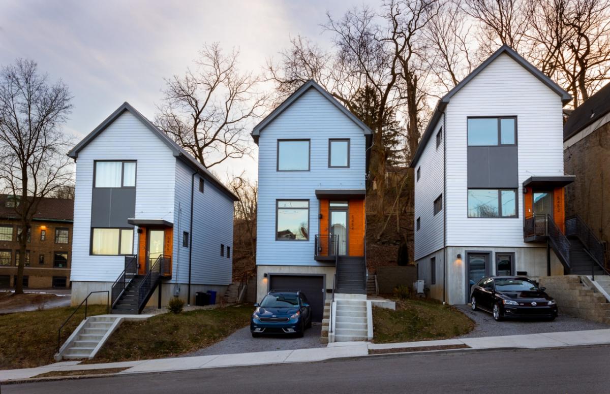 Three modular homes along a street in Pittsburg